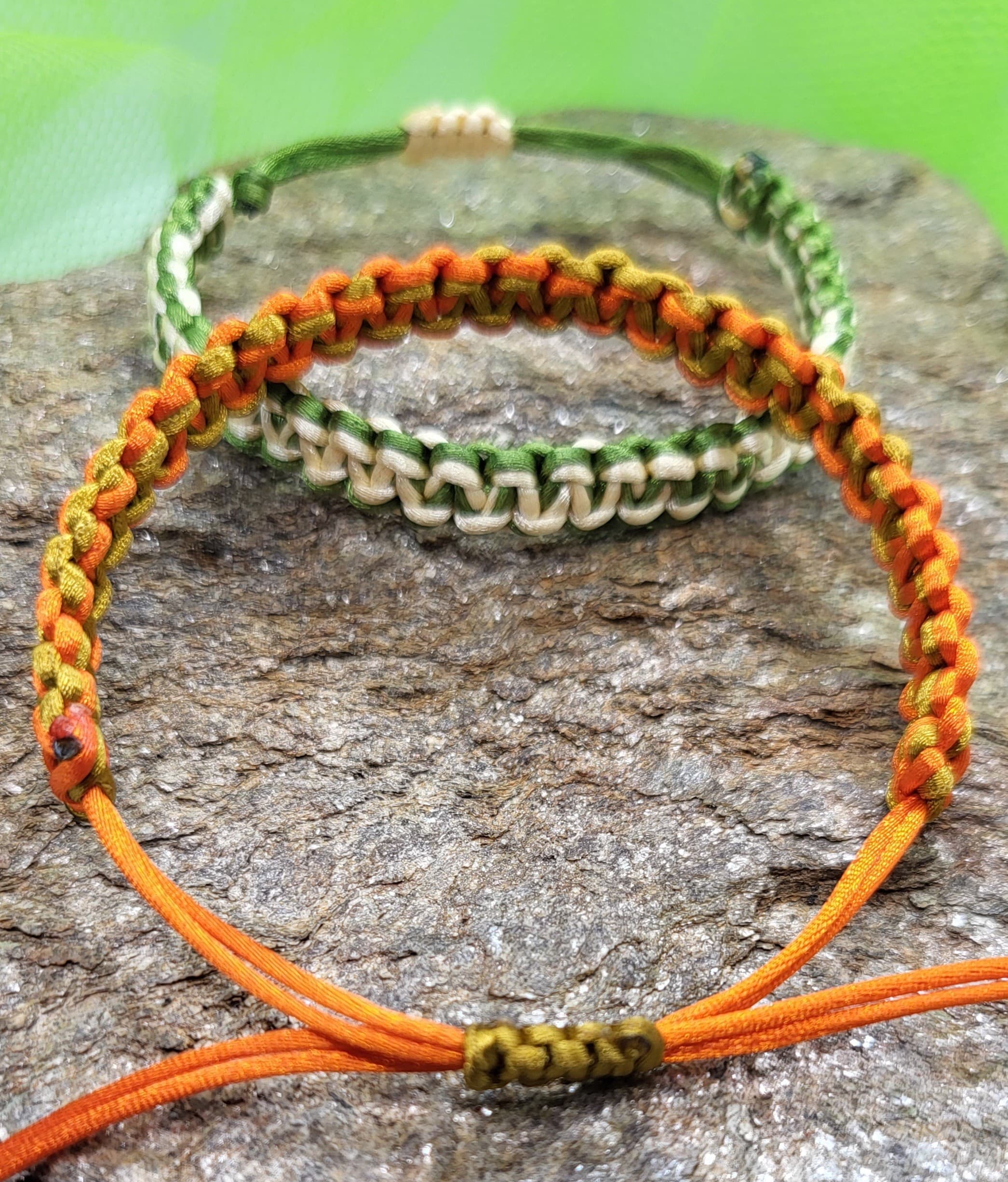 Nature et Éclat Duo de Bracelets Vert-Crème et Orange-Doré