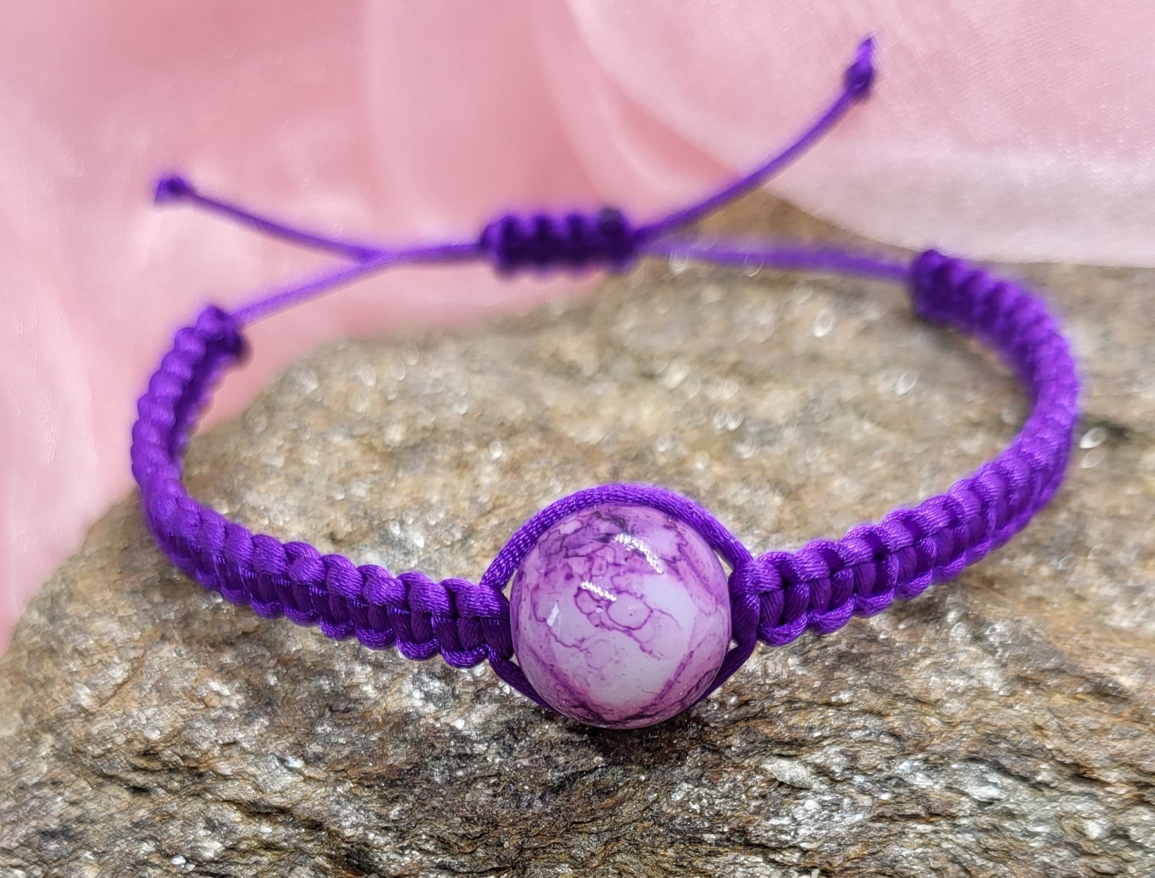Bracelet Macramé violet Perle de verre - Élégance Délicate et Charme Romantique